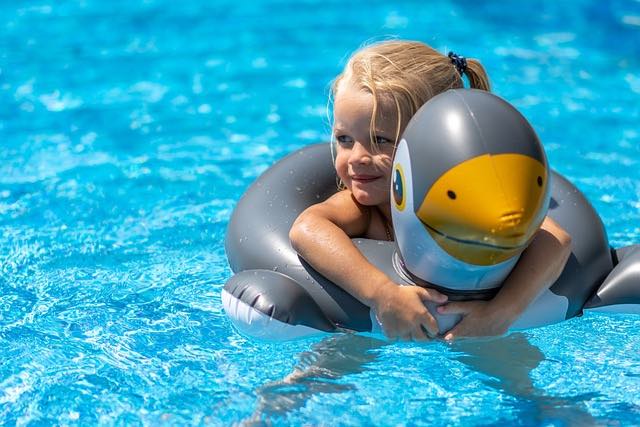 swimming-pool-gb6605f97f_640